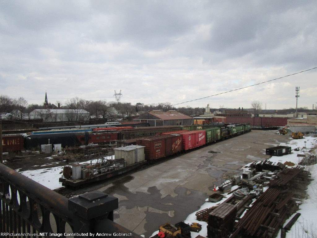 MNTX 6008, 325, 105 + Cars Snowy Cloudy Day 